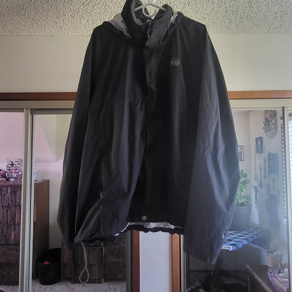 REI Unisex Black Raincoat